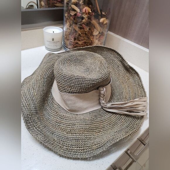 Elegant Beige Woven Sun Hat - Picture 4 of 4